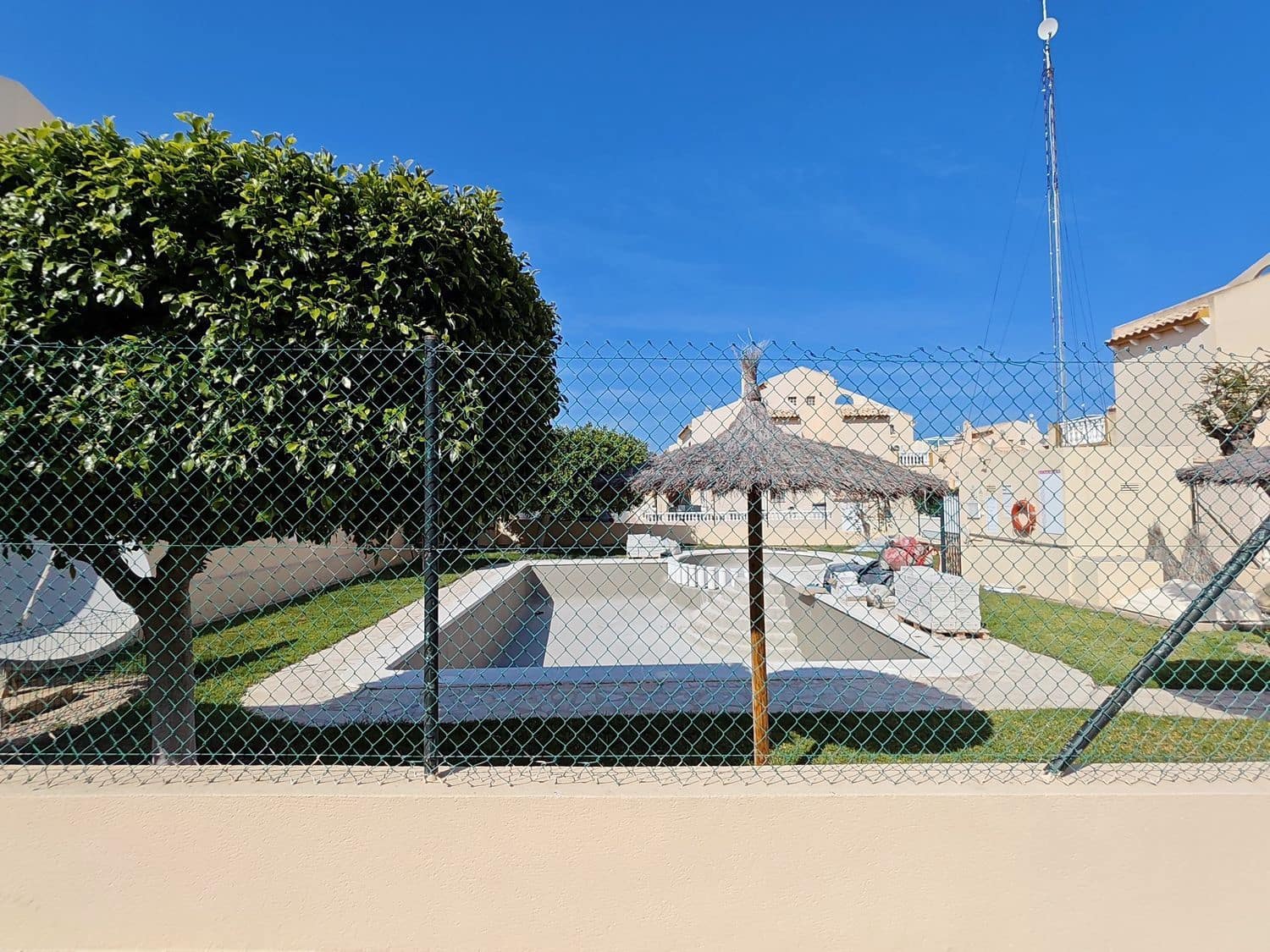 2 sypialnia Dom na sprzedaż w Orihuela Costa z basenem garażem - 190 000 € (Ref: 9813631)