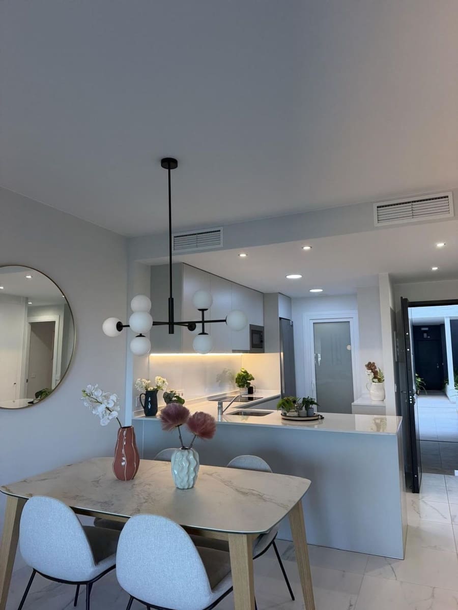2 soveværelse Lejlighed til salg i Torrevieja med swimmingpool garage - € 351.000 (Ref: 9819900)