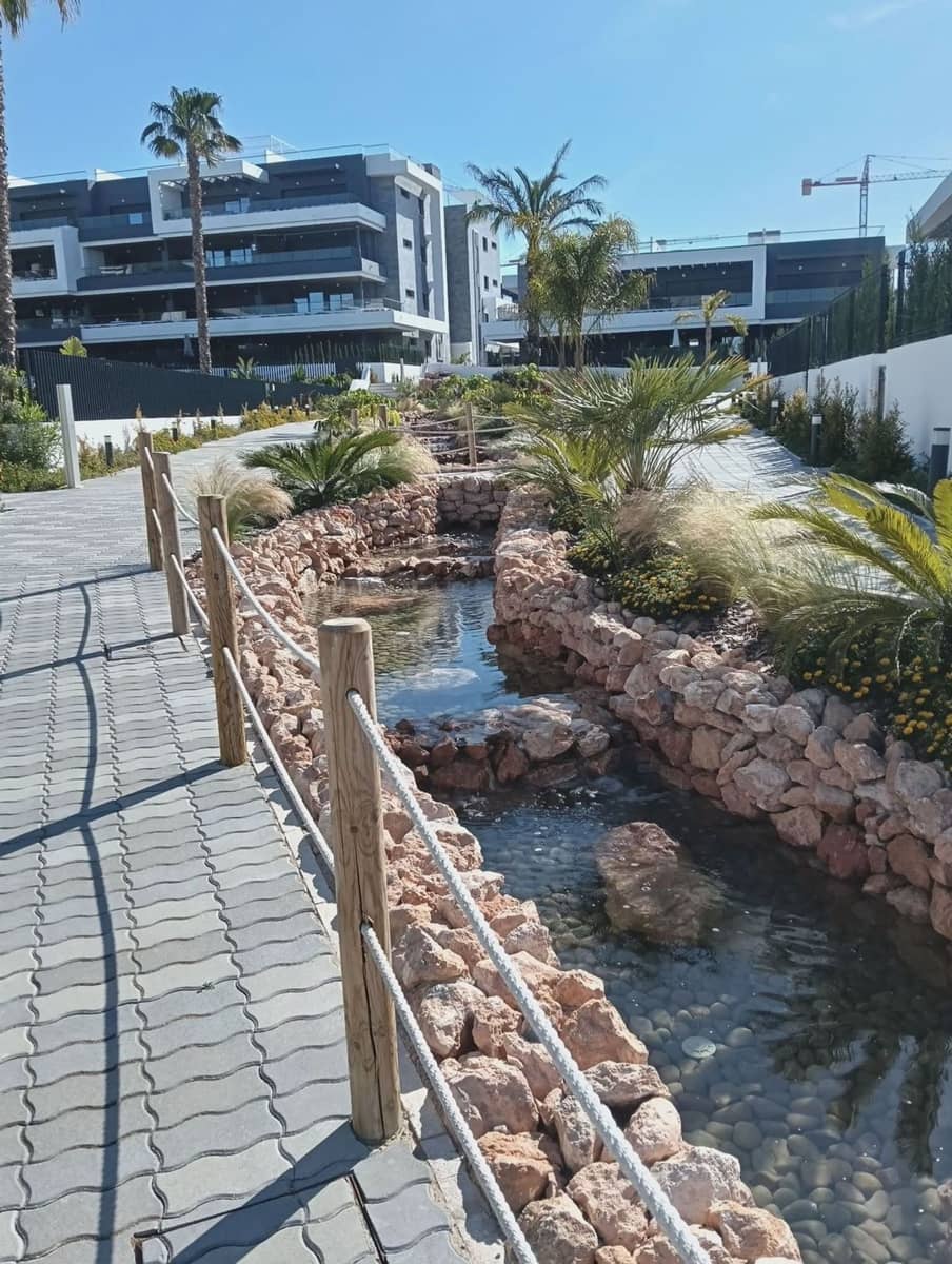 2 soveværelse Lejlighed til salg i Torrevieja med swimmingpool garage - € 351.000 (Ref: 9819900)