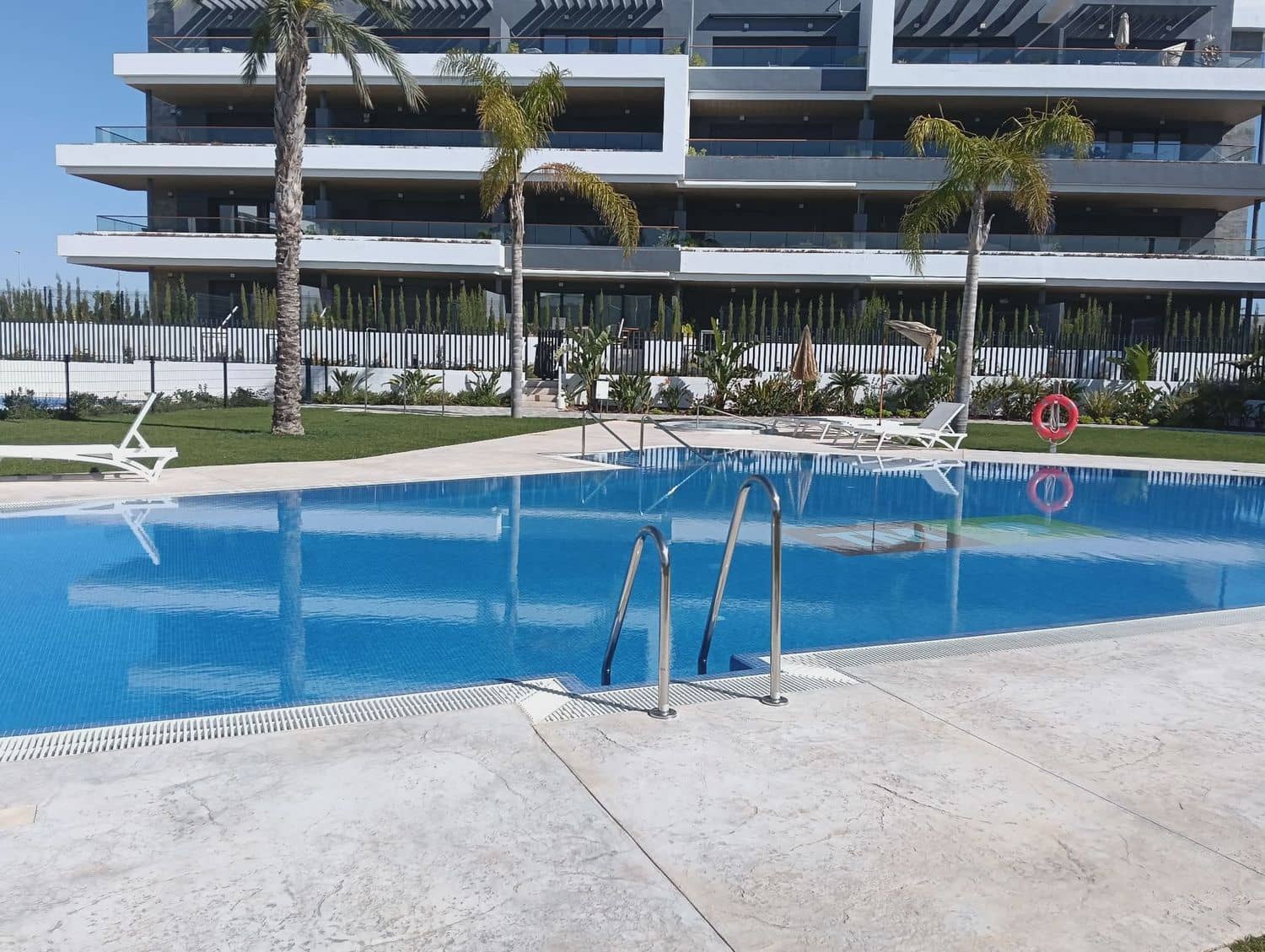 2 soveværelse Lejlighed til salg i Torrevieja med swimmingpool garage - € 351.000 (Ref: 9819900)
