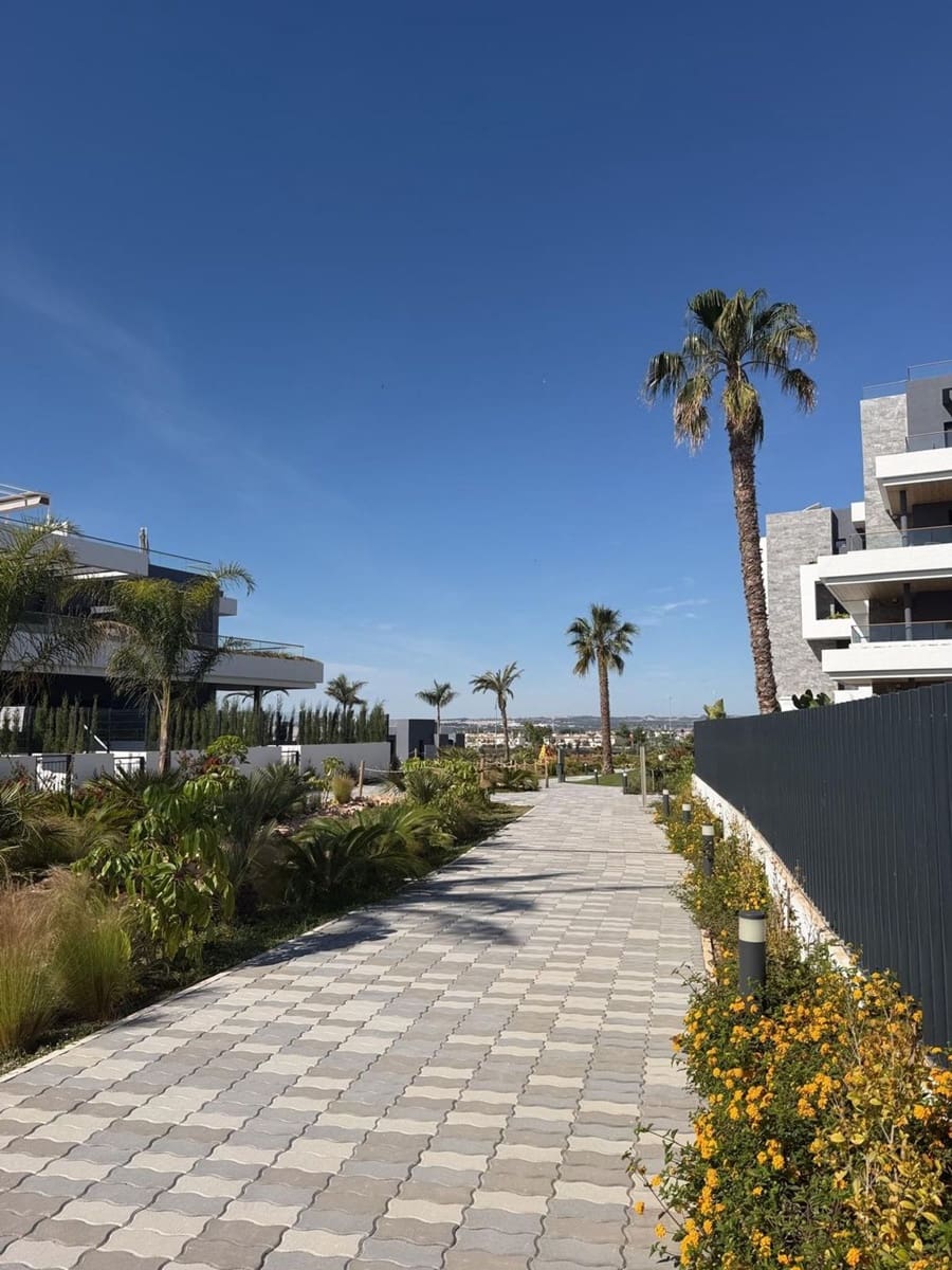 3 bedroom Apartment for sale in Torrevieja with pool garage - € 431,000 (Ref: 9824344)