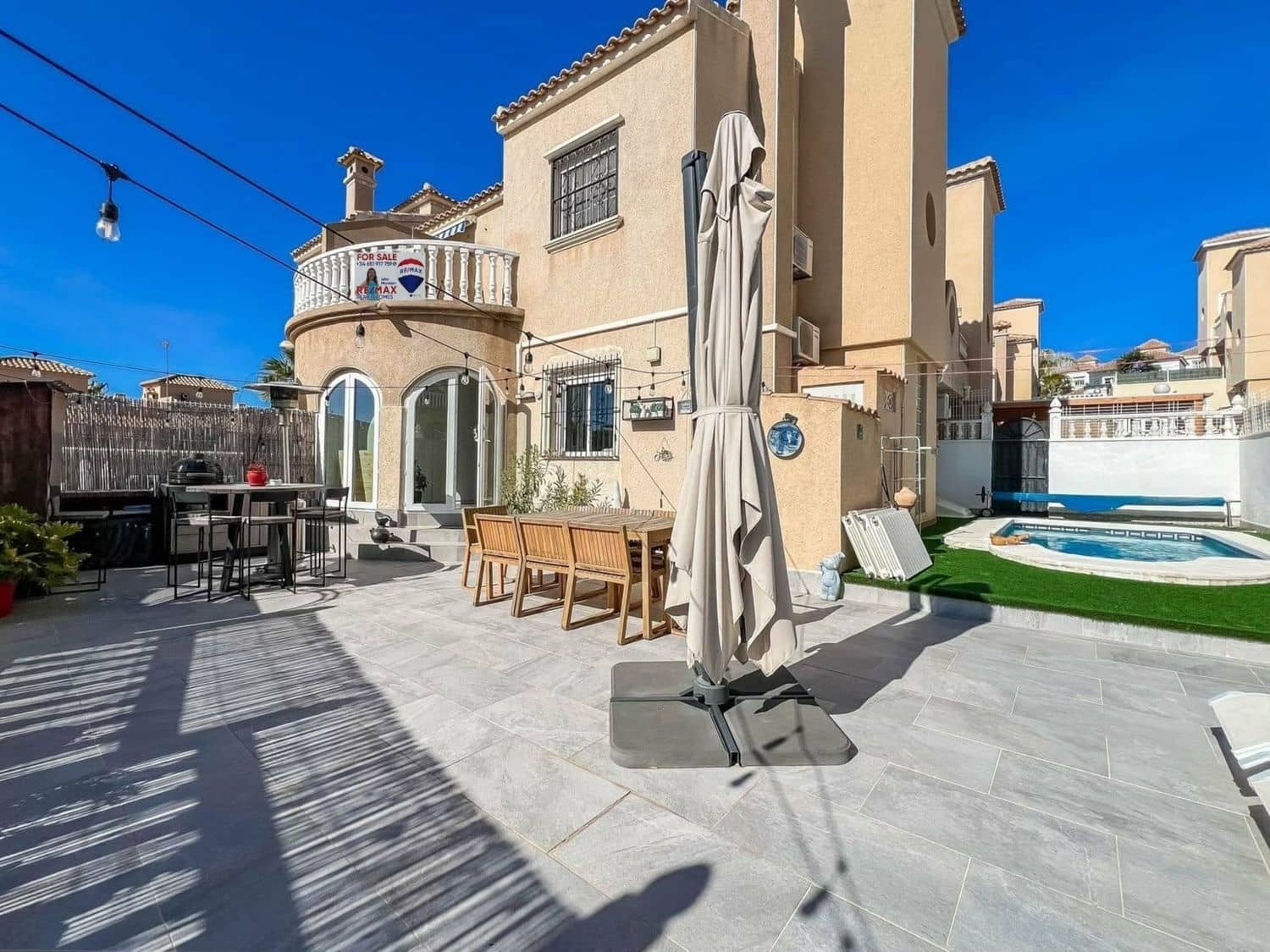 2 quarto Casa em Banda para venda em Filipinas com piscina garagem - 269 000 € (Ref: 9915212)