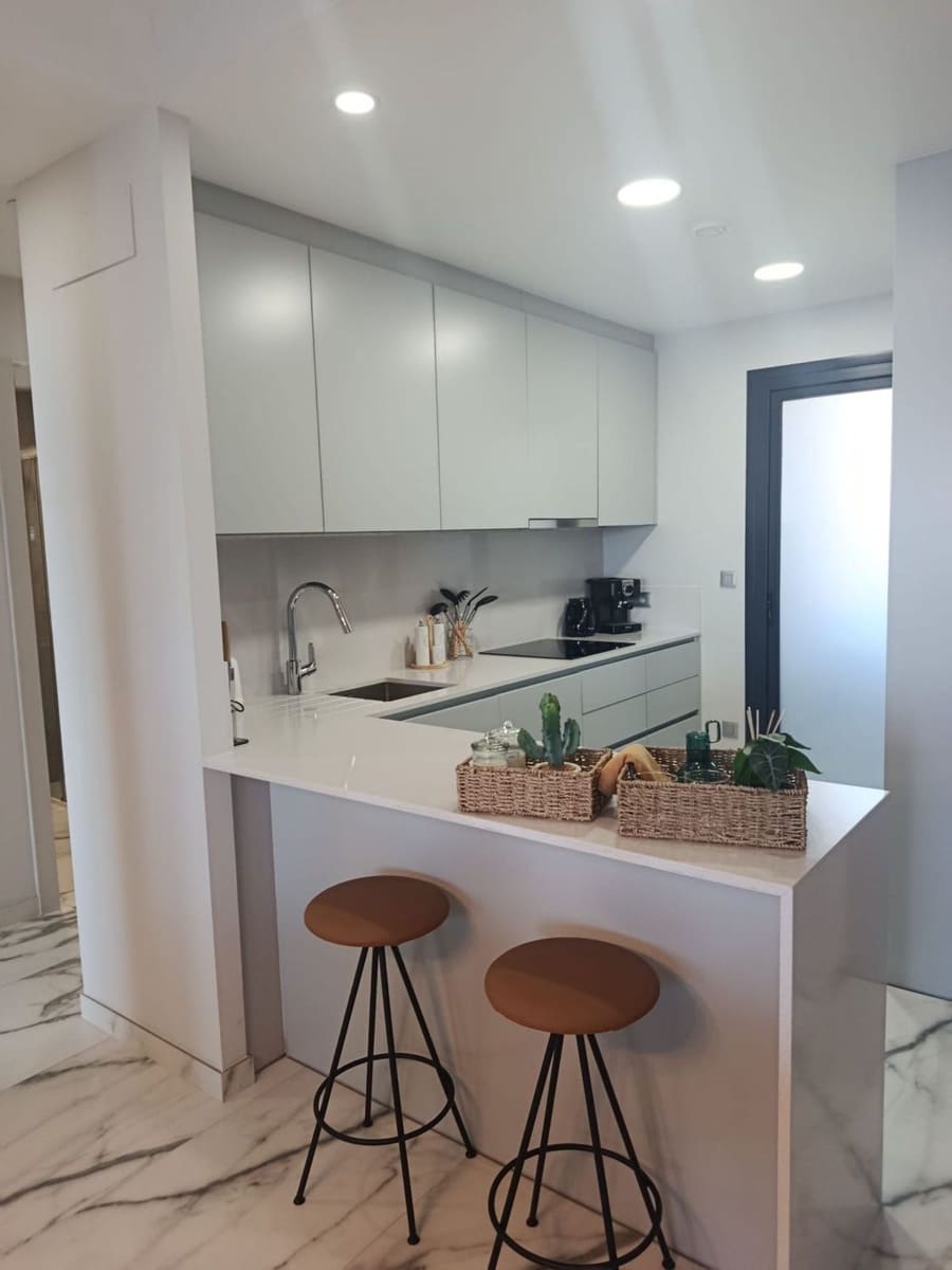 2 soveværelse Lejlighed til salg i Benidorm med swimmingpool garage - € 880.000 (Ref: 9916413)