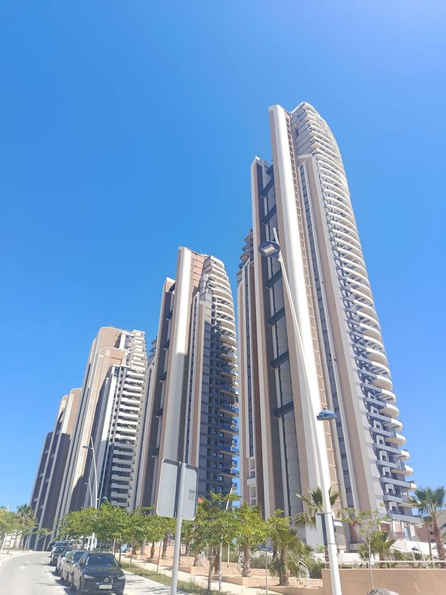 2 soveværelse Lejlighed til salg i Benidorm med swimmingpool garage - € 880.000 (Ref: 9916413)