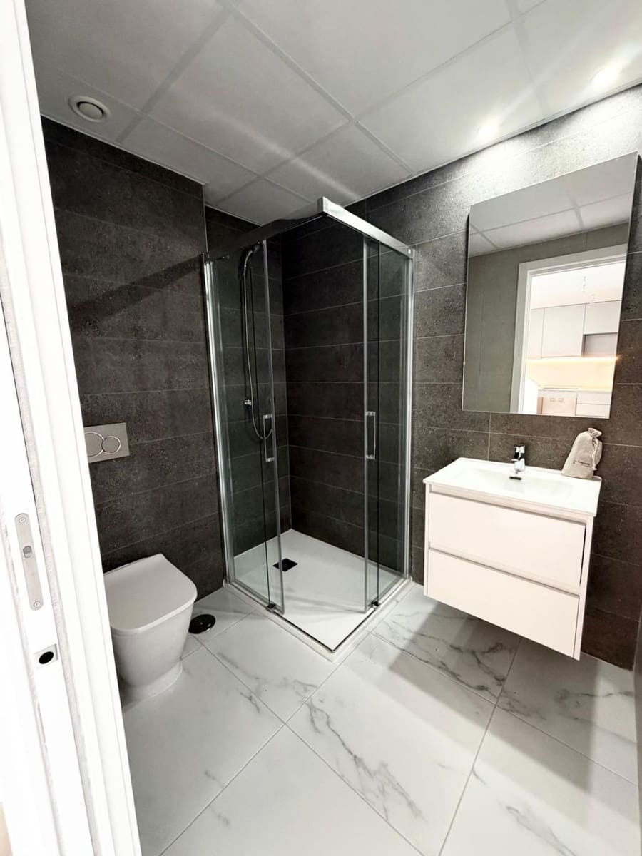 2 bedroom Apartment for sale in Torrevieja with pool garage - € 366,000 (Ref: 9919338)