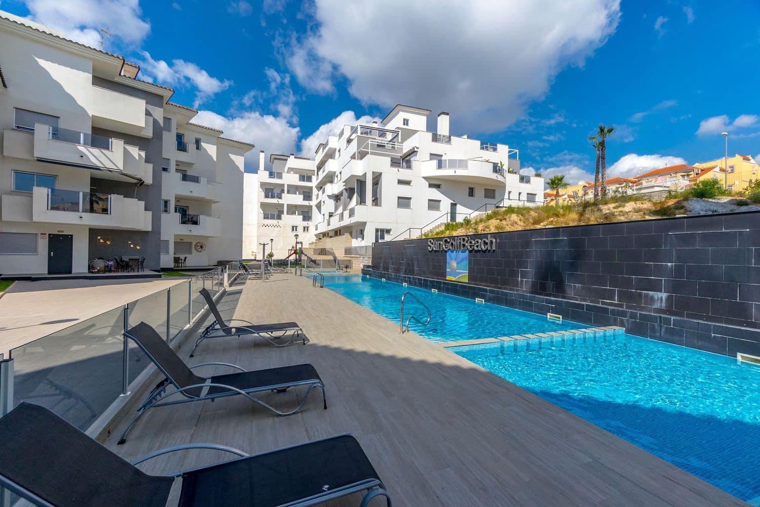 2 slaapkamer Appartement te koop in Filipinas met zwembad garage - € 188.000 (Ref: 9926758)