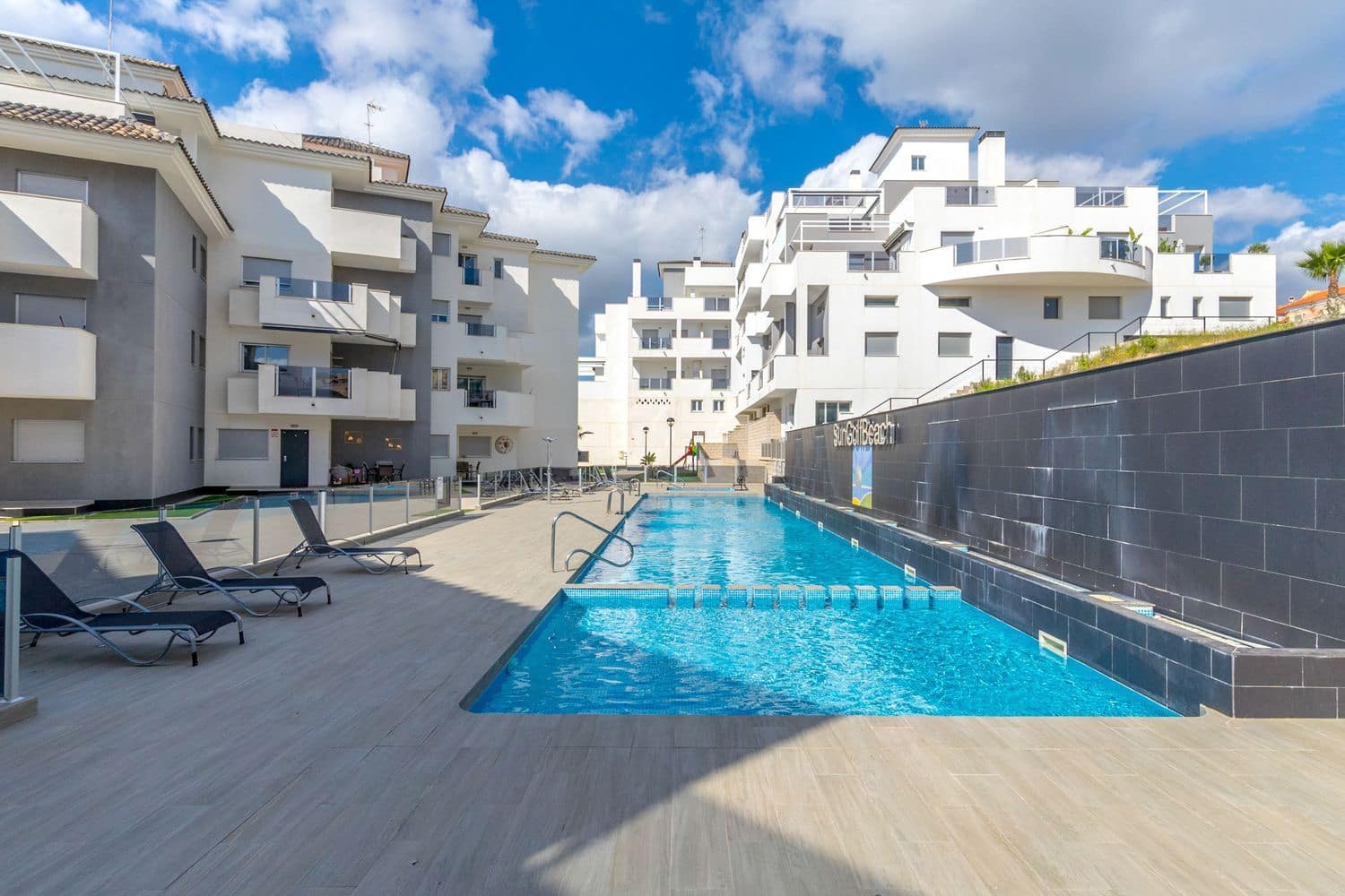 2 slaapkamer Appartement te koop in Filipinas met zwembad garage - € 188.000 (Ref: 9926758)