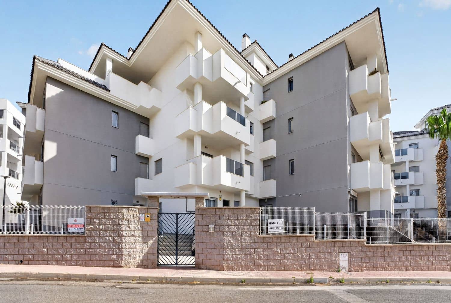2 slaapkamer Appartement te koop in Filipinas met zwembad garage - € 188.000 (Ref: 9926758)