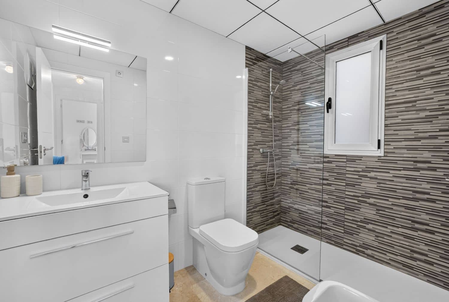 2 slaapkamer Appartement te koop in Filipinas met zwembad garage - € 188.000 (Ref: 9926758)
