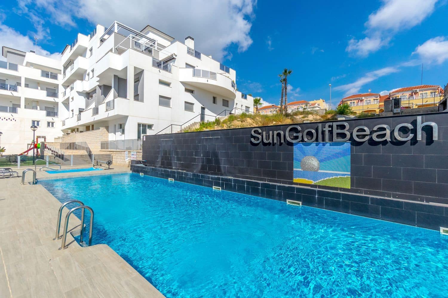 2 slaapkamer Appartement te koop in Filipinas met zwembad garage - € 188.000 (Ref: 9926758)