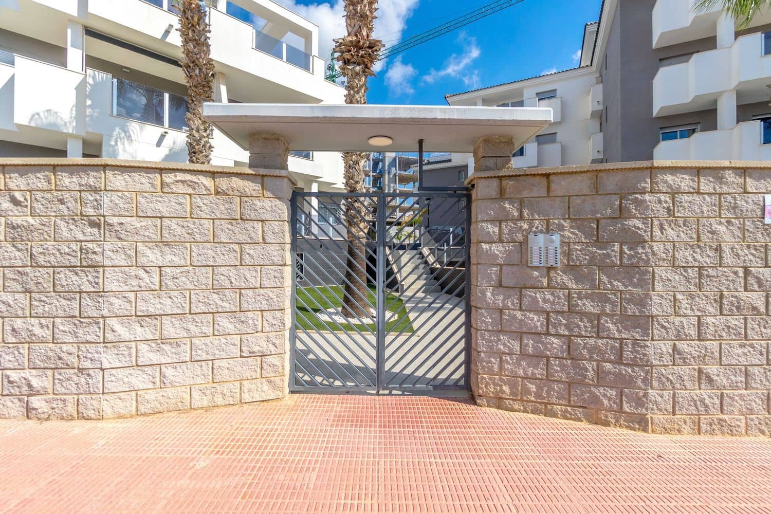 2 slaapkamer Appartement te koop in Filipinas met zwembad garage - € 188.000 (Ref: 9926758)