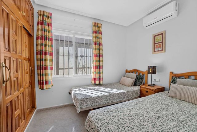 2 chambre Villa/Maison à vendre à La Marquesa, Rojales avec piscine garage - 189 900 € (Ref: 9943282)
