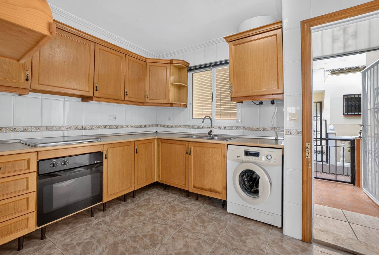 3 soverom Hus til salgs i Orihuela Costa med svømmebasseng garasje - € 210 000 (Ref: 9964576)