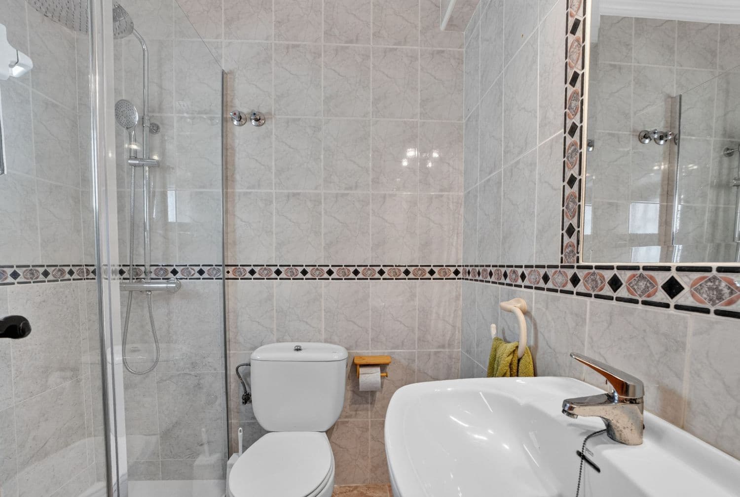 3 soverom Hus til salgs i Orihuela Costa med svømmebasseng garasje - € 210 000 (Ref: 9964576)