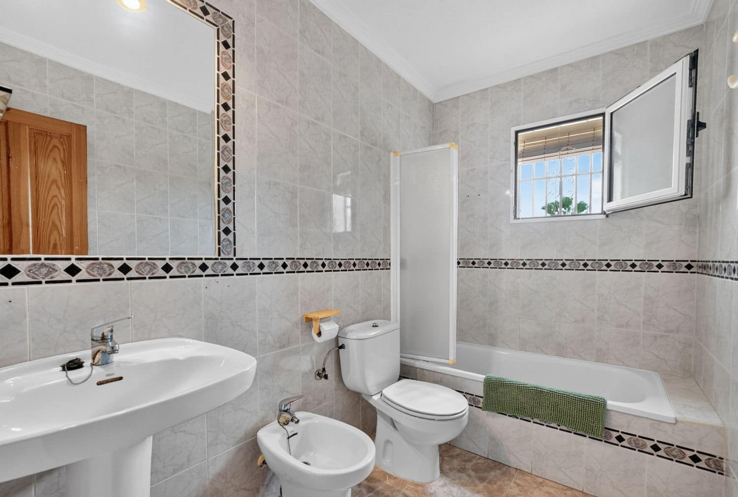 3 soverom Hus til salgs i Orihuela Costa med svømmebasseng garasje - € 210 000 (Ref: 9964576)