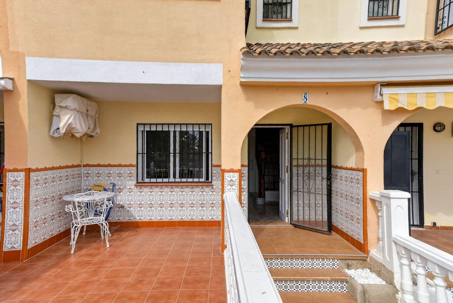3 soverom Hus til salgs i Orihuela Costa med svømmebasseng garasje - € 210 000 (Ref: 9964576)