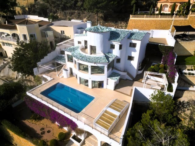 8 Zimmer Villa zu verkaufen in Gargasindi, Calpe / Calp mit Pool Garage - 1.450.000 € (Ref: 9797711)