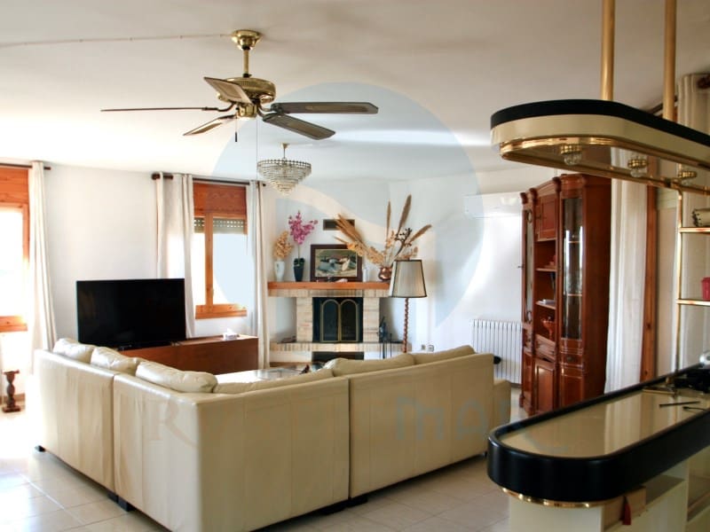 4 bedroom Villa for sale in L'Ampolla with garage - € 520,000 (Ref: 8994843)