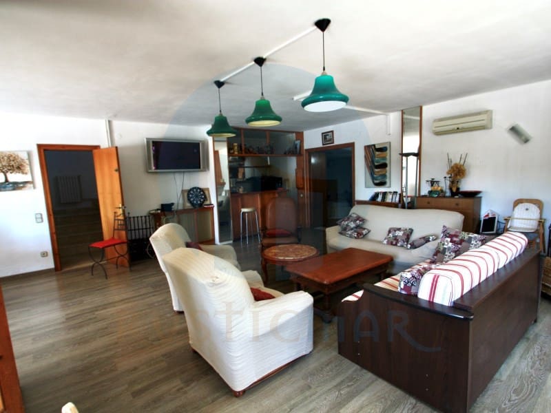 4 bedroom Villa for sale in L'Ampolla with garage - € 520,000 (Ref: 8994843)