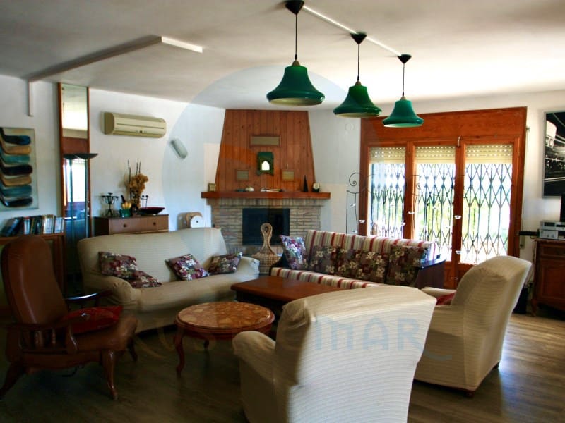 4 bedroom Villa for sale in L'Ampolla with garage - € 520,000 (Ref: 8994843)