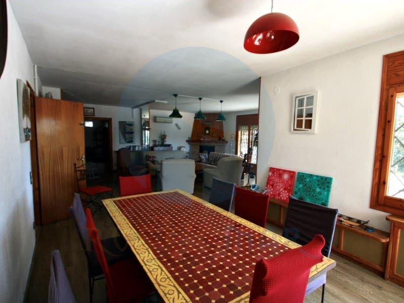 4 bedroom Villa for sale in L'Ampolla with garage - € 520,000 (Ref: 8994843)