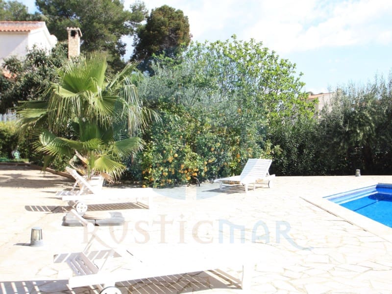 4 bedroom Villa for sale in L'Ampolla with garage - € 520,000 (Ref: 8994843)