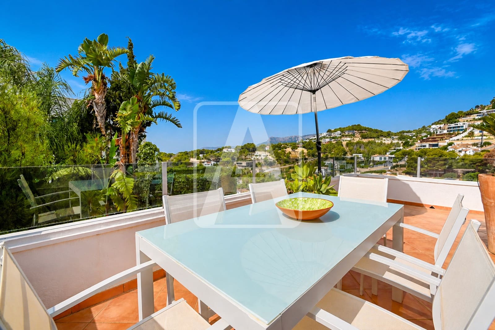 4 bedroom Villa for sale in Benissa with pool garage - € 925,000 (Ref: 10014157)