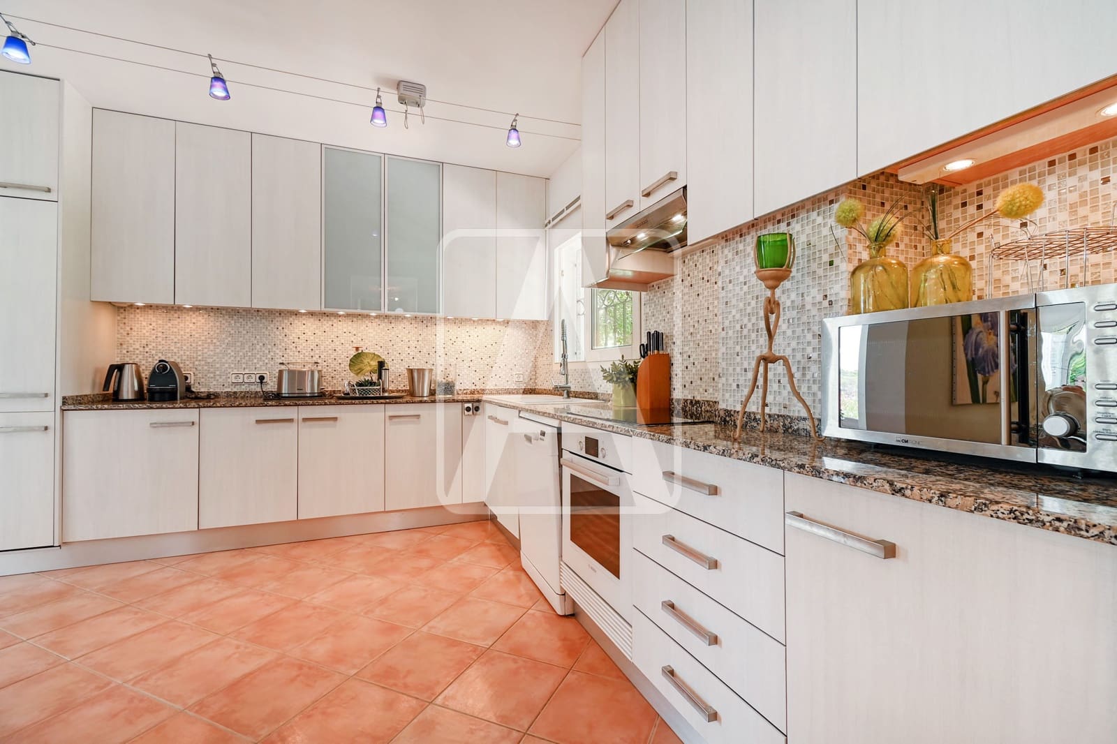 4 bedroom Villa for sale in Benissa with pool garage - € 925,000 (Ref: 10014157)
