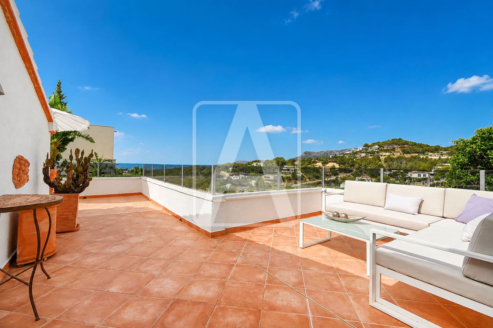 4 bedroom Villa for sale in Benissa with pool garage - € 925,000 (Ref: 10014157)