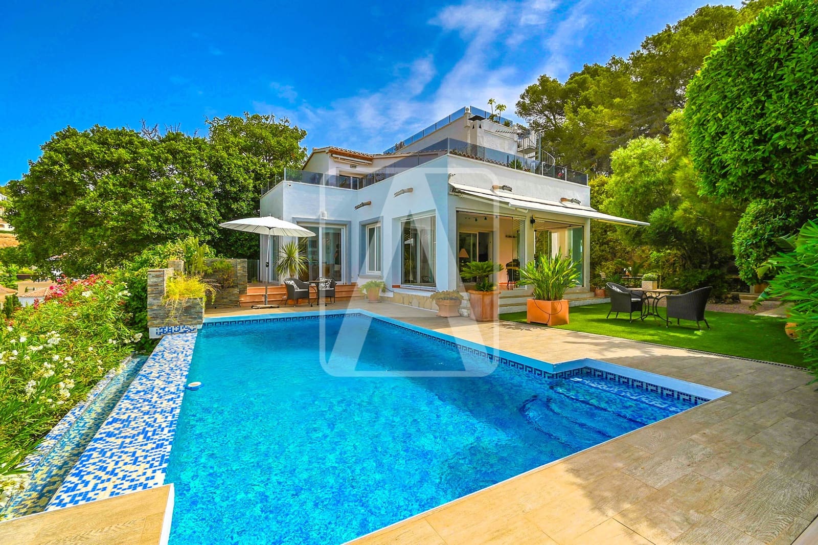 4 bedroom Villa for sale in Benissa with pool garage - € 925,000 (Ref: 10014157)