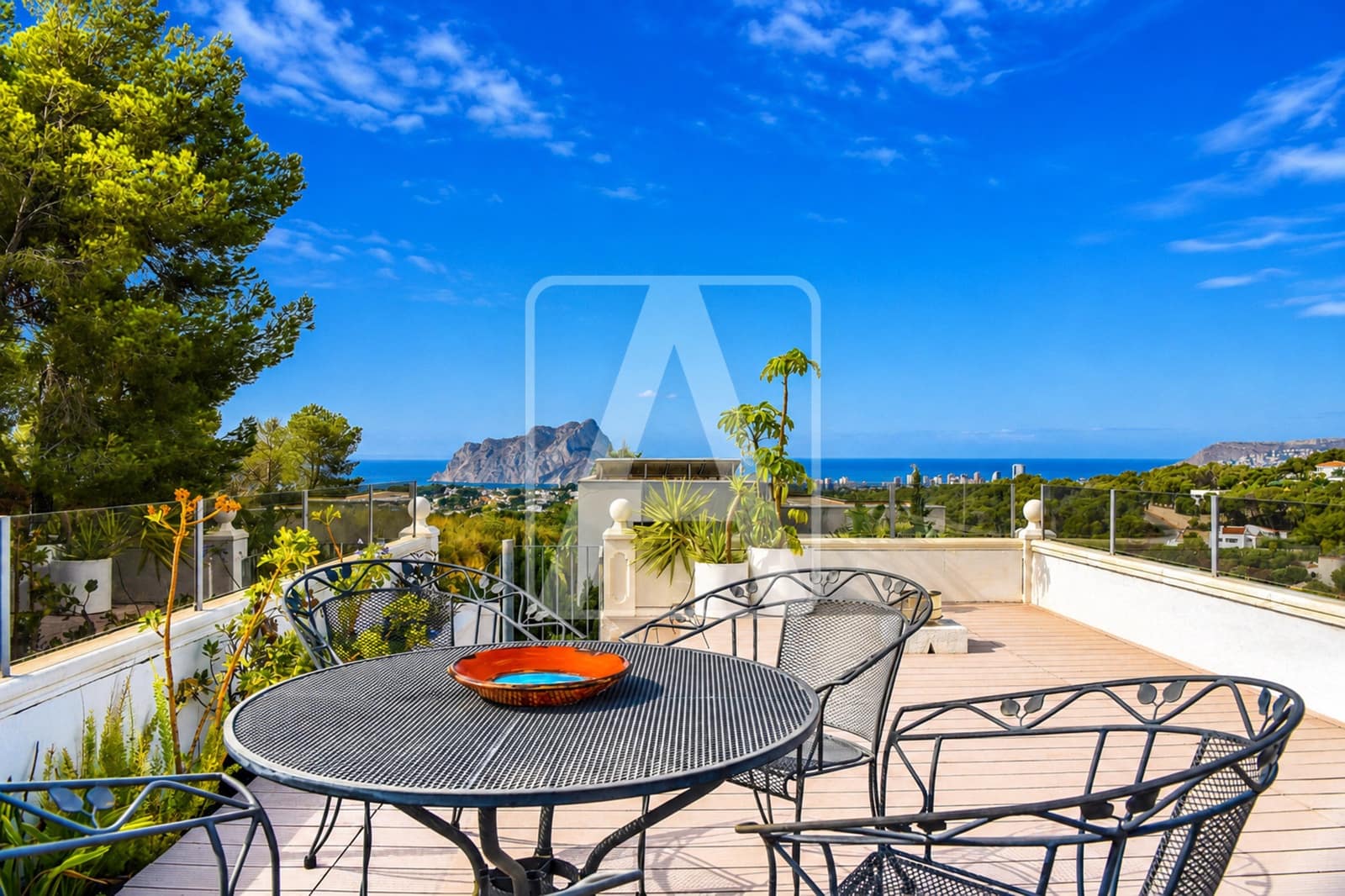4 bedroom Villa for sale in Benissa with pool garage - € 925,000 (Ref: 10014157)