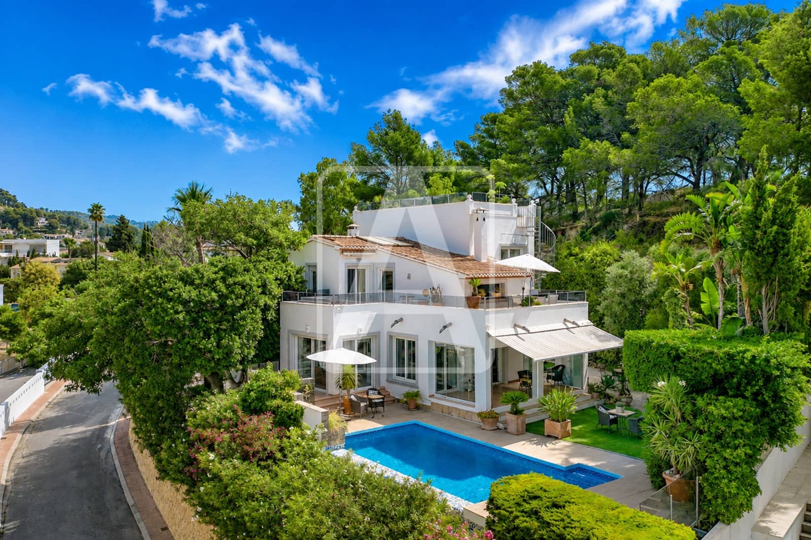 4 bedroom Villa for sale in Benissa with pool garage - € 925,000 (Ref: 10014157)