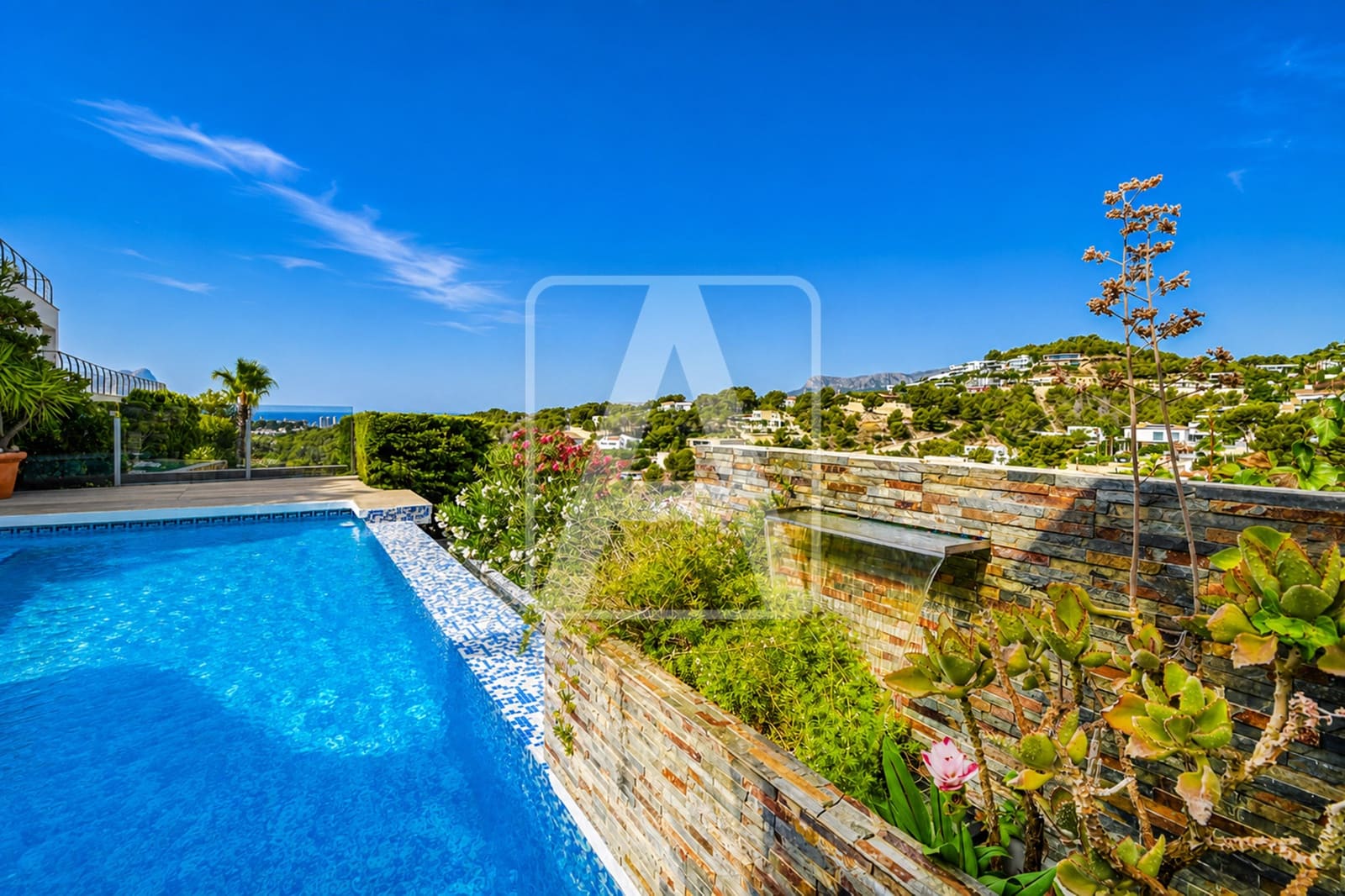 4 bedroom Villa for sale in Benissa with pool garage - € 925,000 (Ref: 10014157)