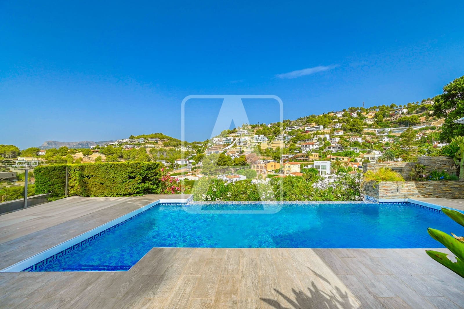 4 bedroom Villa for sale in Benissa with pool garage - € 925,000 (Ref: 10014157)