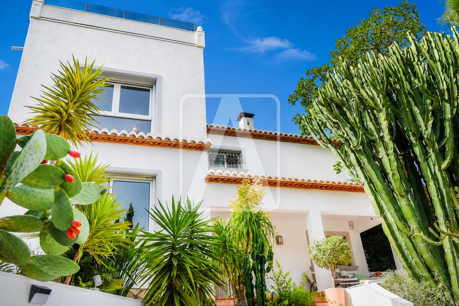 4 bedroom Villa for sale in Benissa with pool garage - € 925,000 (Ref: 10014157)