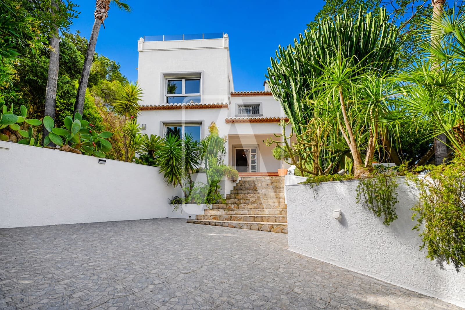 4 bedroom Villa for sale in Benissa with pool garage - € 925,000 (Ref: 10014157)