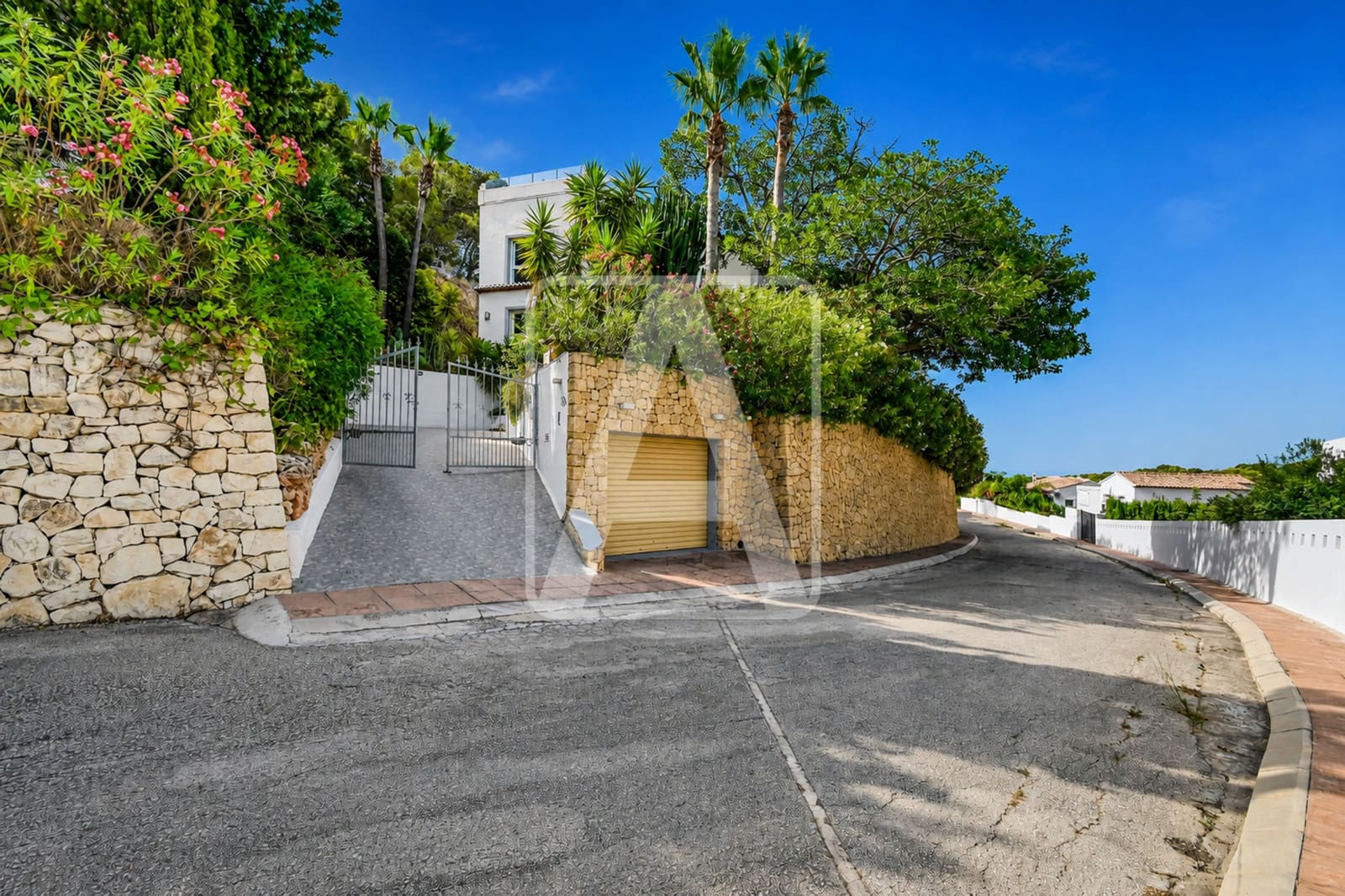 4 bedroom Villa for sale in Benissa with pool garage - € 925,000 (Ref: 10014157)