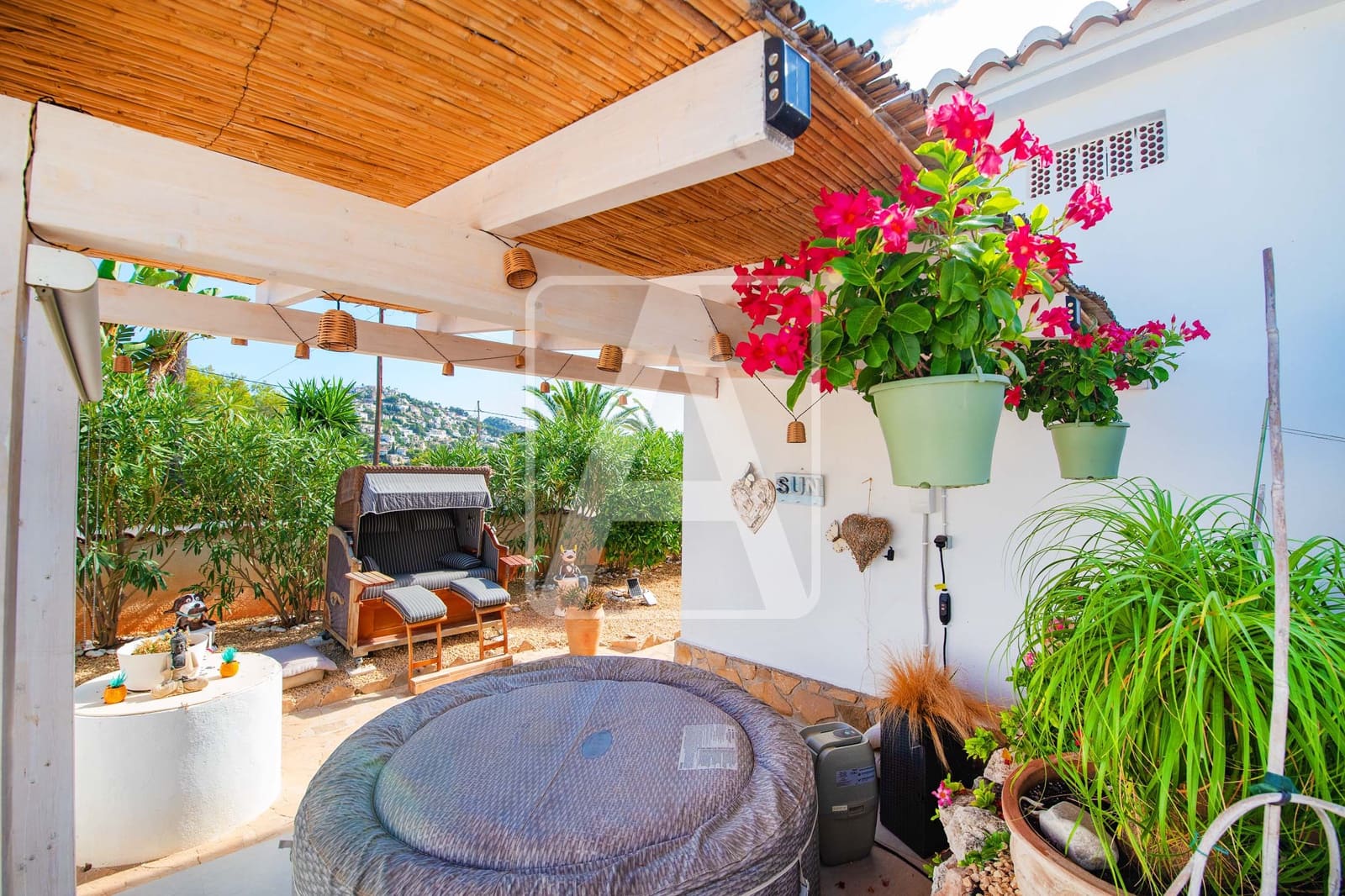 3 bedroom Villa for sale in Benissa with pool garage - € 597,000 (Ref: 10014158)