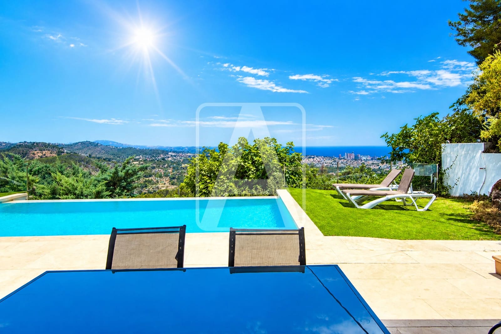 5 bedroom Villa for sale in Calpe / Calp with pool garage - € 1,250,000 (Ref: 10016871)