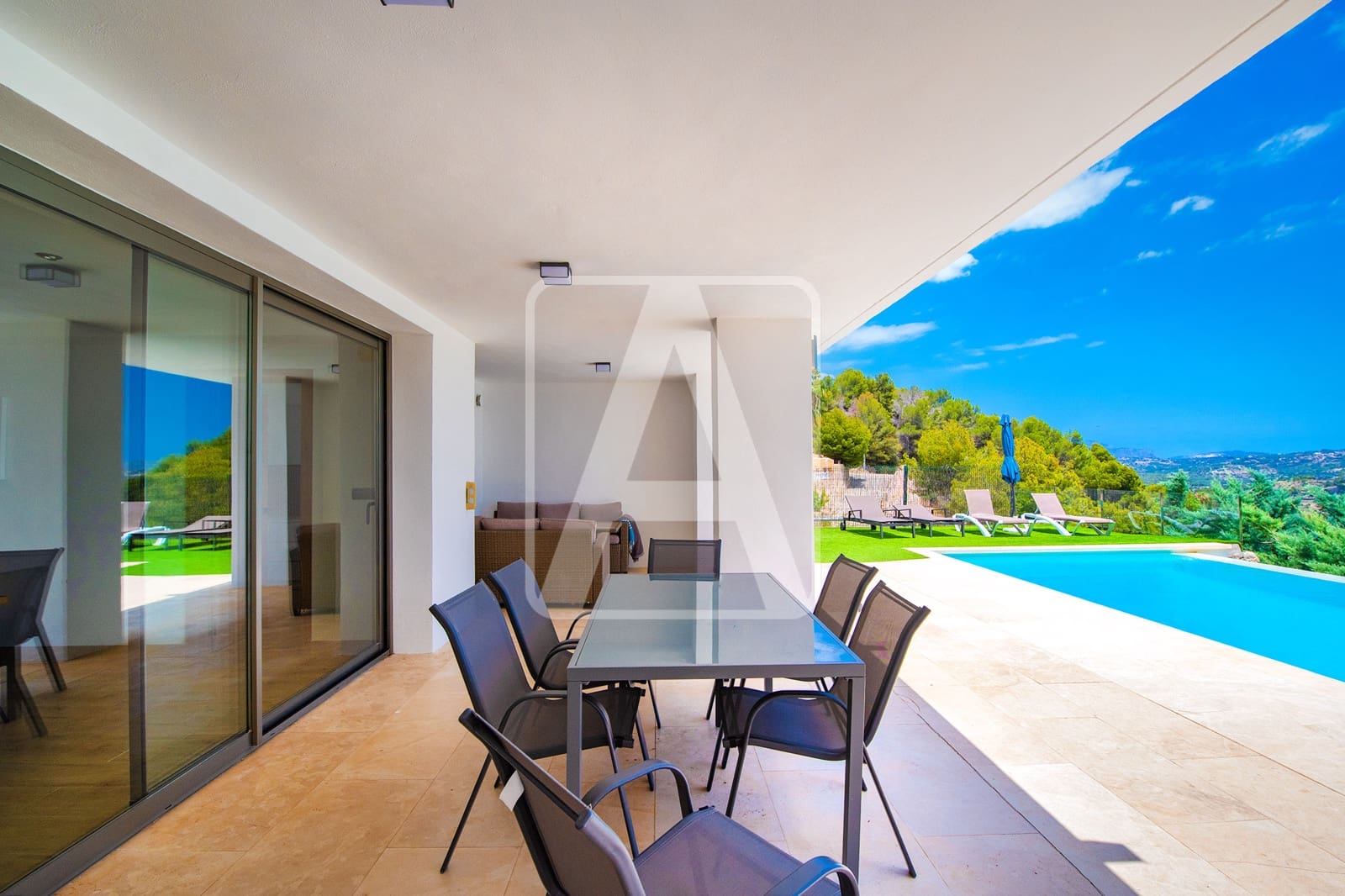 5 bedroom Villa for sale in Calpe / Calp with pool garage - € 1,250,000 (Ref: 10016871)