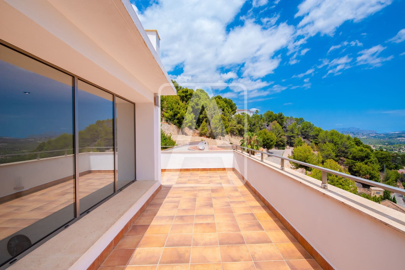 5 bedroom Villa for sale in Calpe / Calp with pool garage - € 1,250,000 (Ref: 10016871)
