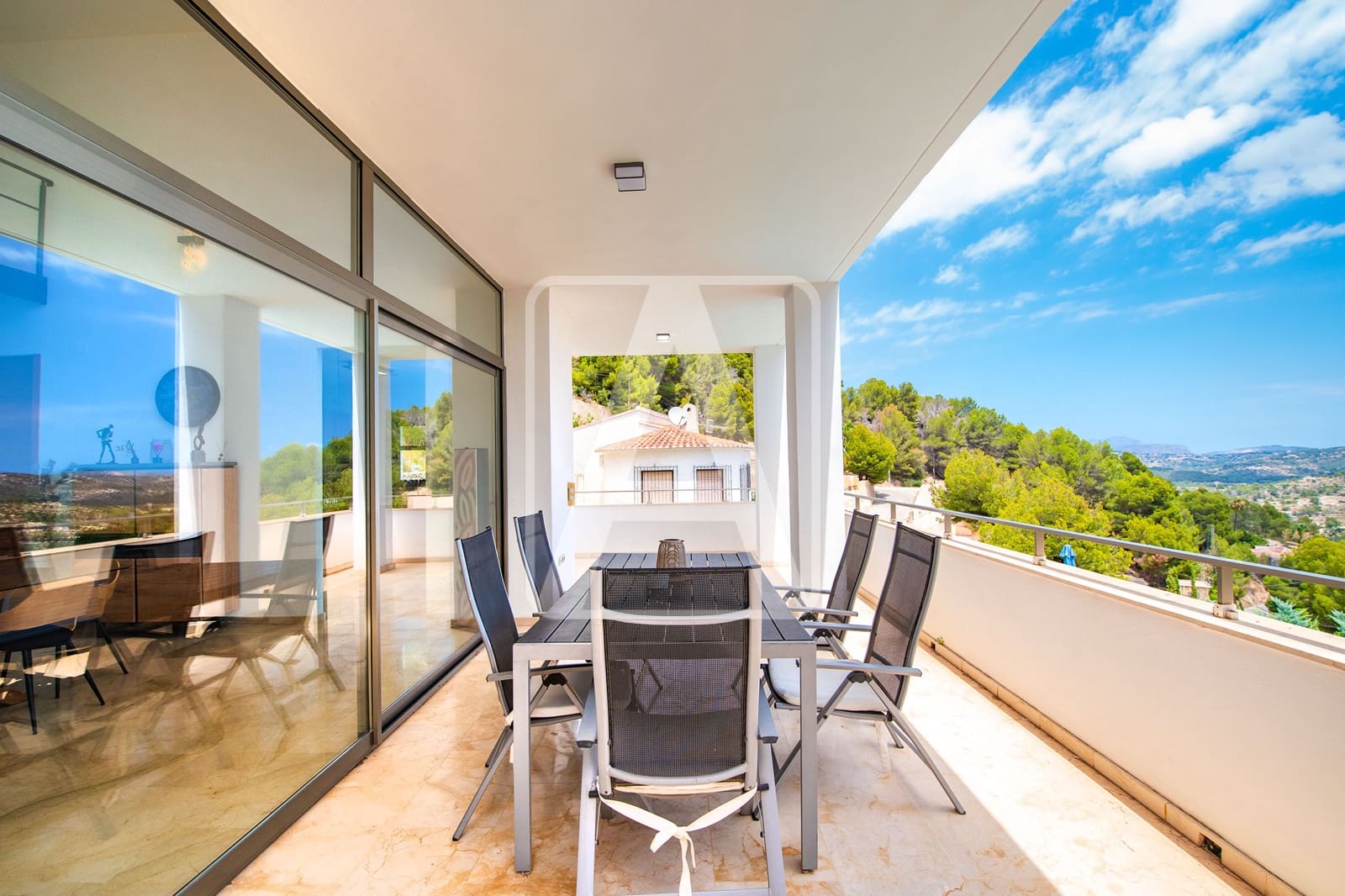 5 bedroom Villa for sale in Calpe / Calp with pool garage - € 1,250,000 (Ref: 10016871)
