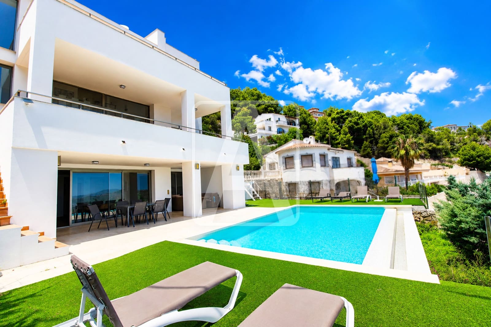 5 bedroom Villa for sale in Calpe / Calp with pool garage - € 1,250,000 (Ref: 10016871)