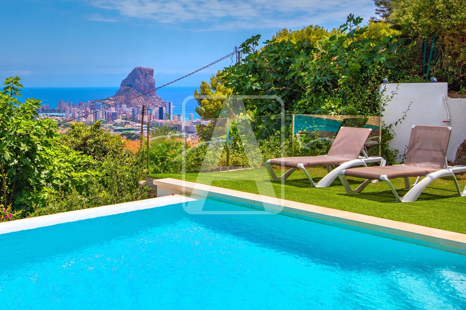 5 bedroom Villa for sale in Calpe / Calp with pool garage - € 1,250,000 (Ref: 10016871)