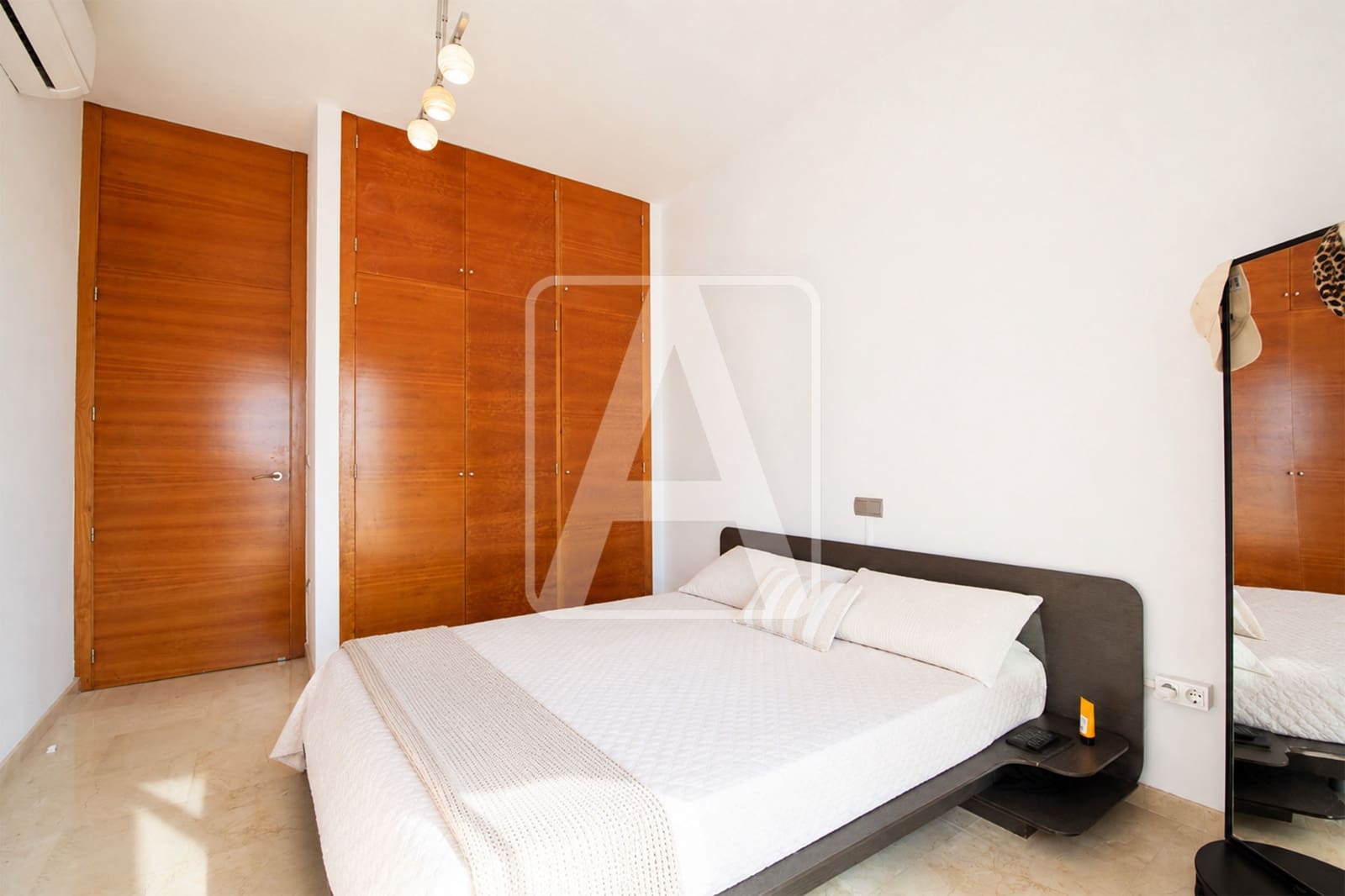 5 bedroom Villa for sale in Calpe / Calp with pool garage - € 1,250,000 (Ref: 10016871)