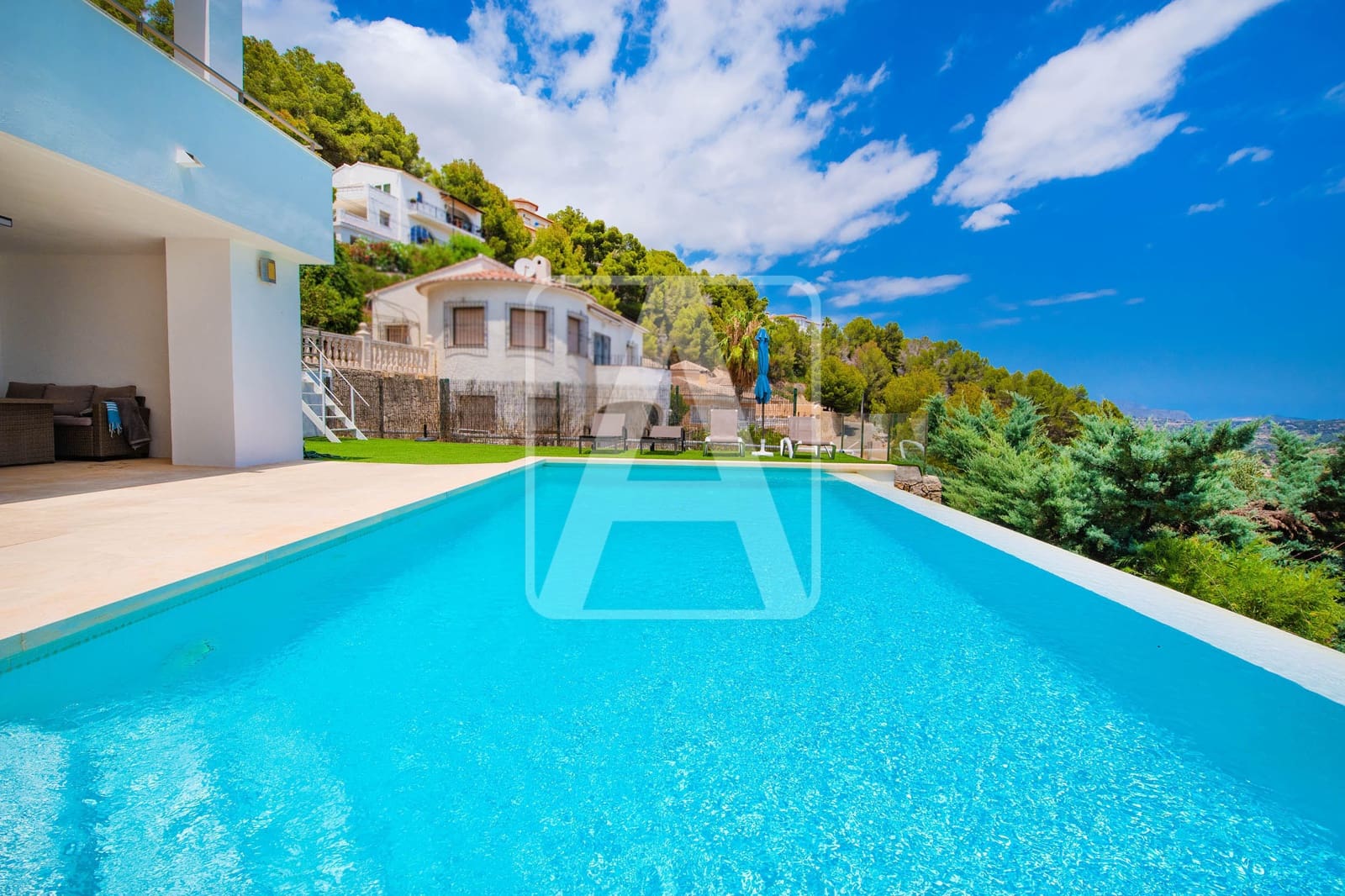 5 bedroom Villa for sale in Calpe / Calp with pool garage - € 1,250,000 (Ref: 10016871)