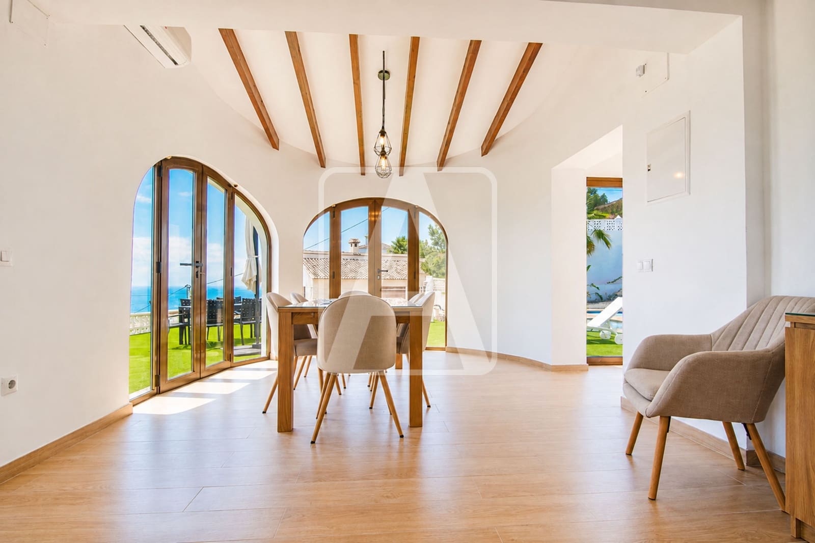 3 bedroom Villa for sale in Calpe / Calp with pool garage - € 699,000 (Ref: 10016872)