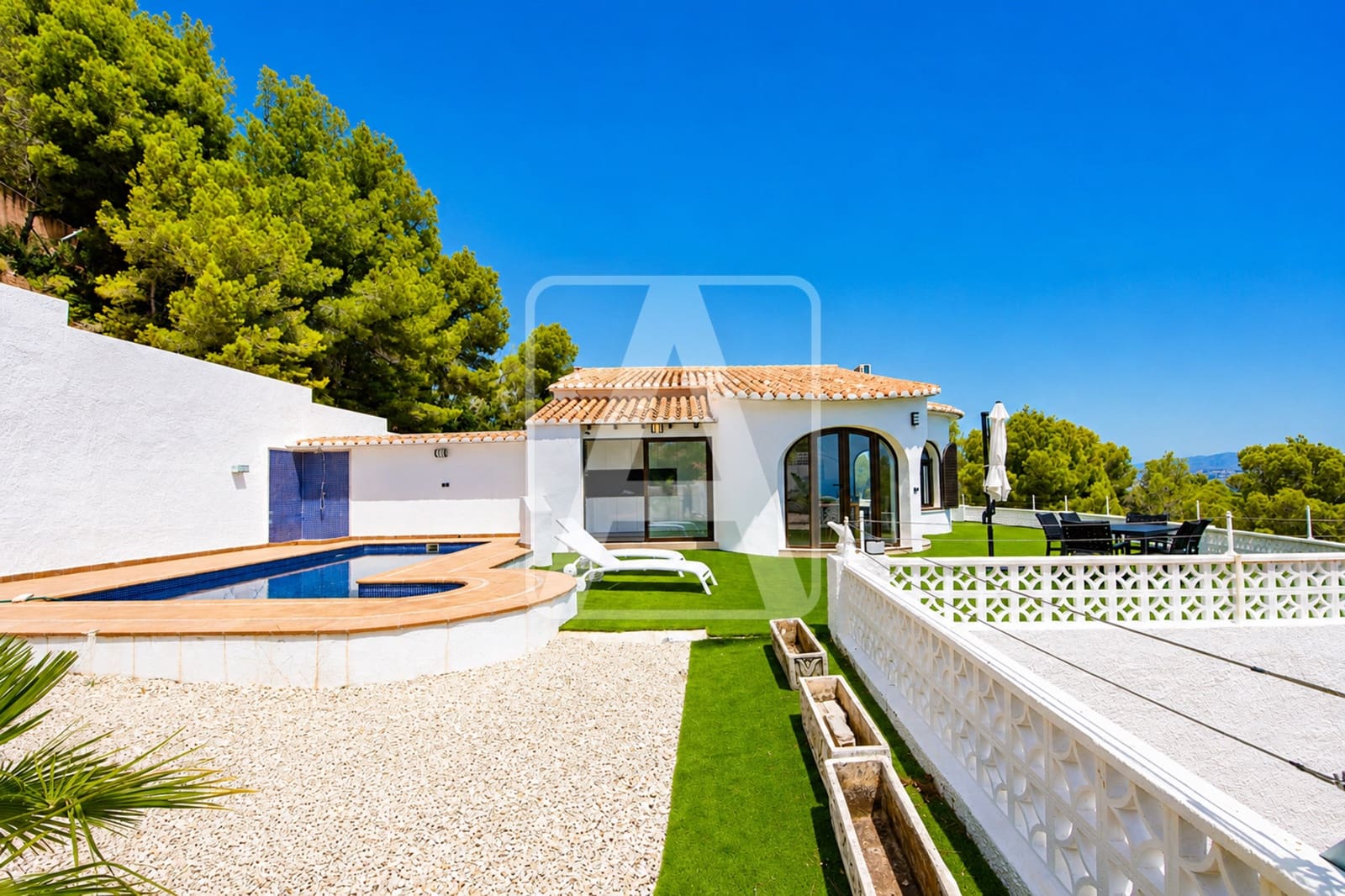 3 bedroom Villa for sale in Calpe / Calp with pool garage - € 699,000 (Ref: 10016872)