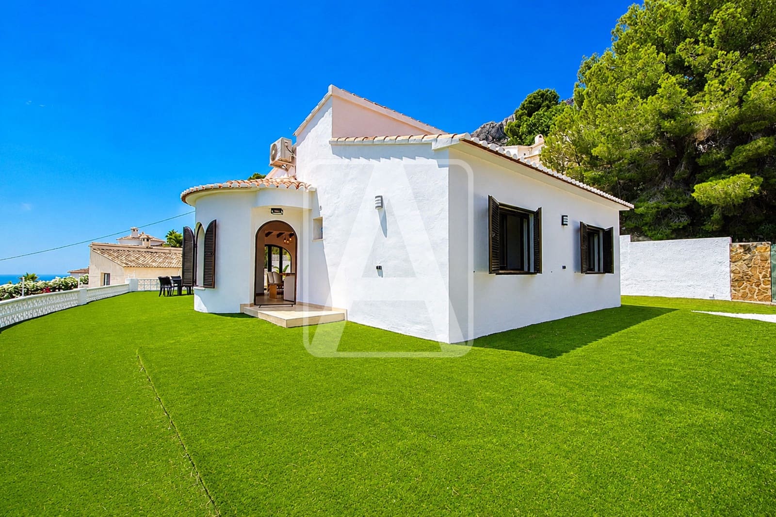 3 bedroom Villa for sale in Calpe / Calp with pool garage - € 699,000 (Ref: 10016872)