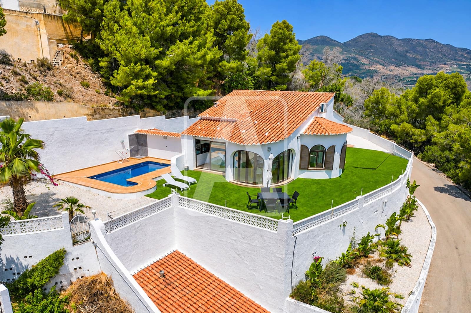 3 bedroom Villa for sale in Calpe / Calp with pool garage - € 699,000 (Ref: 10016872)